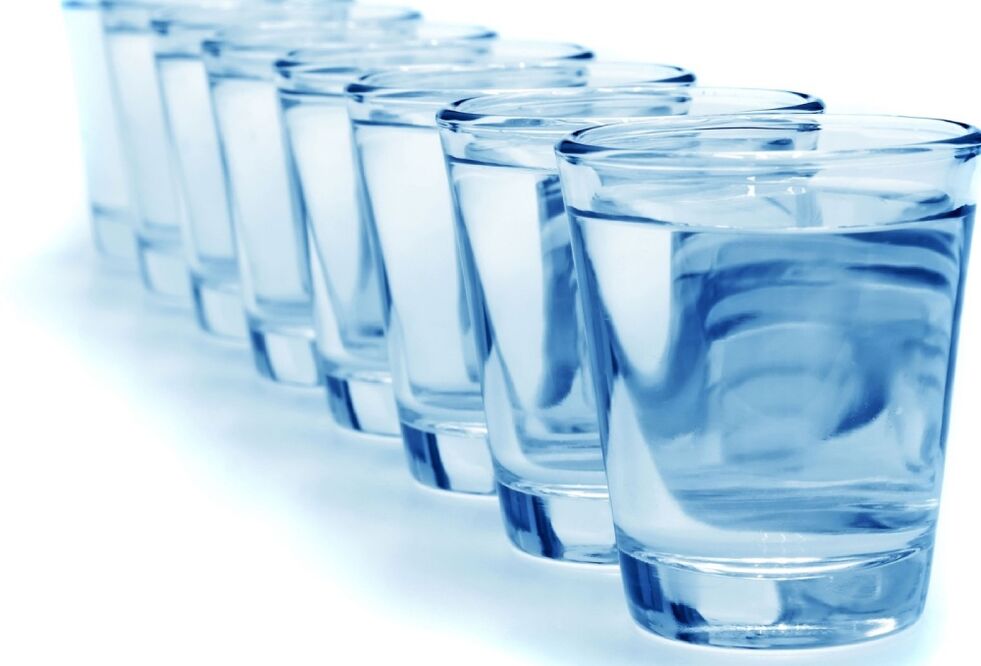 trinke genug Wasser, um deine Haut zu verjüngen